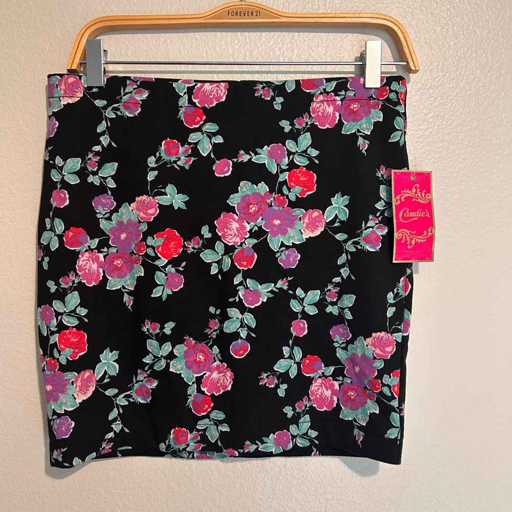 Candie's Black Mini Skirt with Floral Design